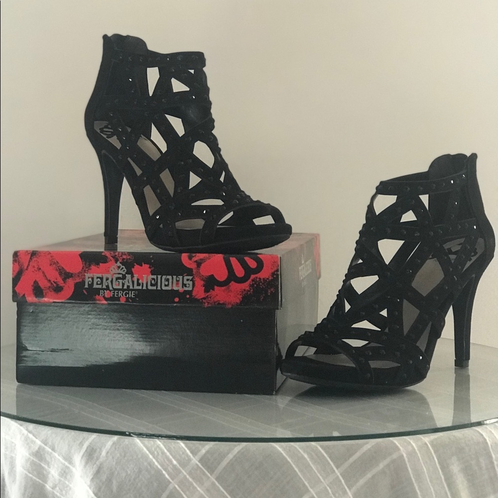 BLACK STUDDED HEELS 🖤